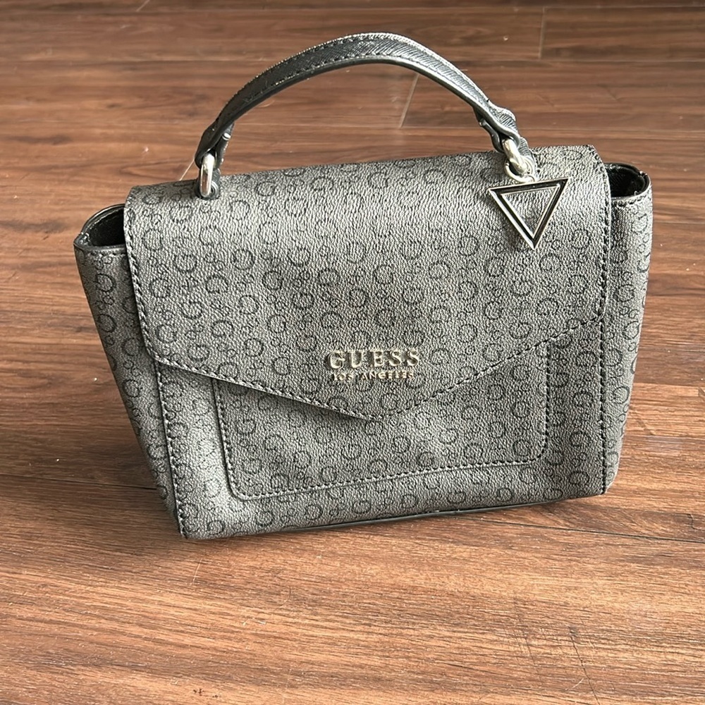 💕GUESS Envelope Style Handbag Purse